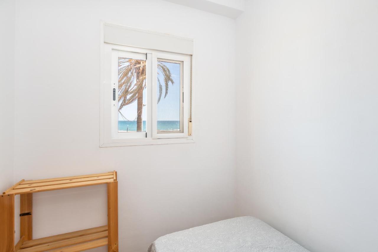Renthas Pedregalejo Beach Apartments Малага Екстер'єр фото